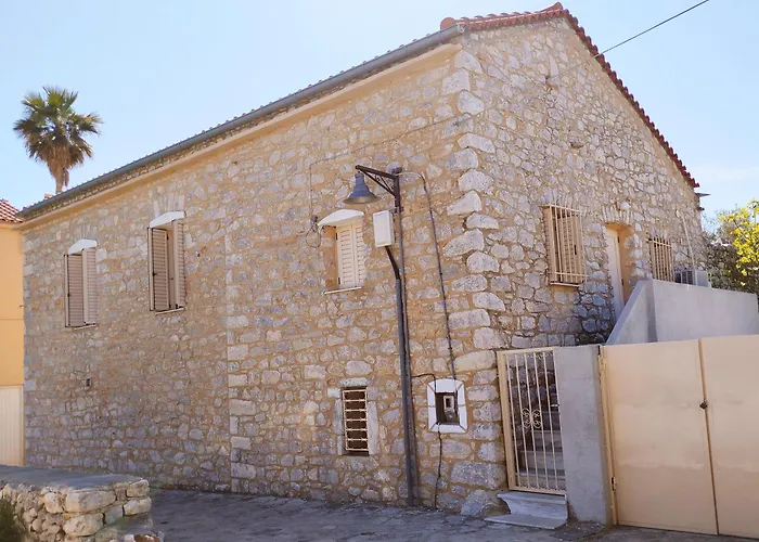 Flame Yard Holiday home Areopoli